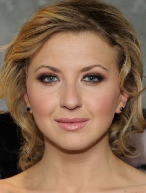 尼娜·阿里安达