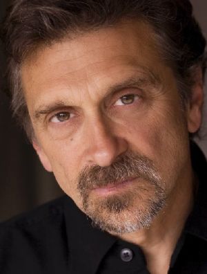 丹尼斯·伯特斯卡瑞斯